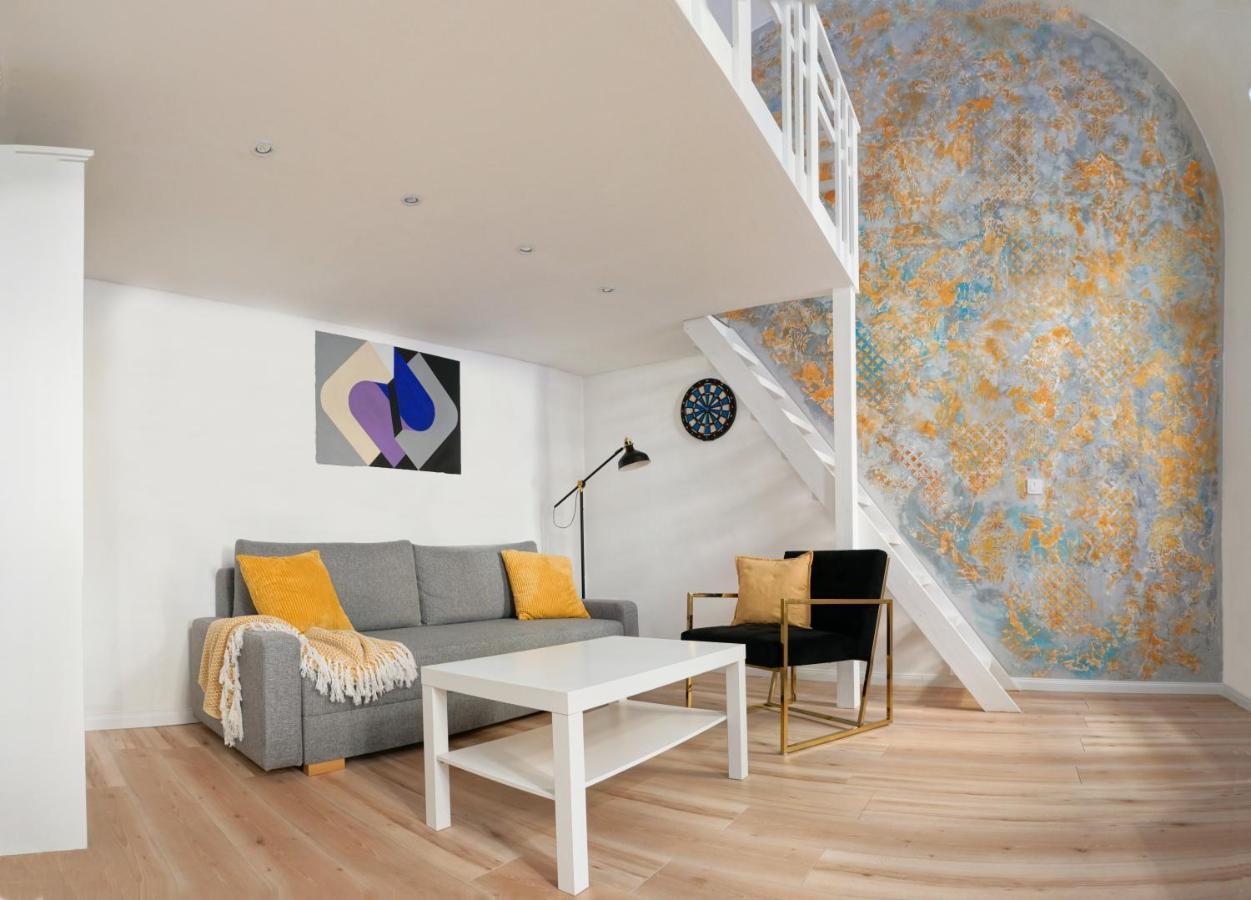 Goldart Design Apartment In The Heart Of Budapest Exteriör bild